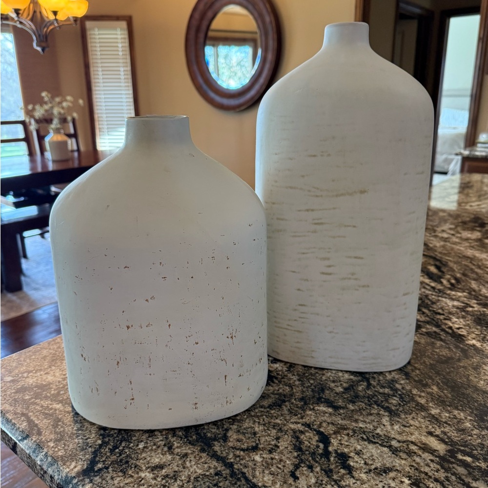 Large hearth & hand vase. Excellent condition. - Picture 3 of 4